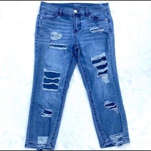 🦋NY & CO Soho Distressed Light Wash Crop Legging